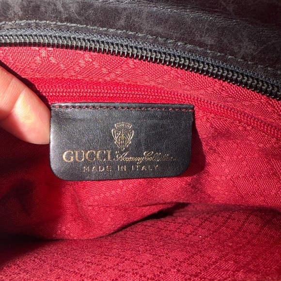 Vintage Gucci Sherry Shoulder Bag with Red and Green Stripe adjustable strap. - Picture 9 of 12